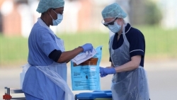 hang nghin nhan vien y te anh mac covid 19 so ca nhiem o nga vuot 21000