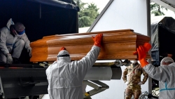 thai lan nhan vien phap y tu vong nghi do lay nhiem covid 19 tu thi the nguoi benh