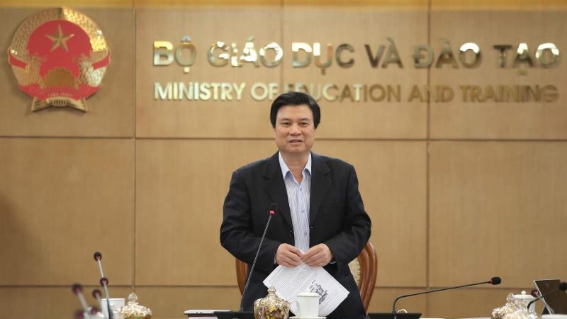 bo gddt xem xet phuong an cho hoc sinh lop 9 va lop 12 di hoc 3 buoituan