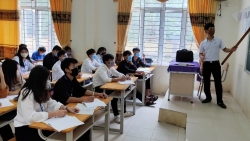 hoc sinh 4 tinh thanh pho di hoc tro lai ngay 234