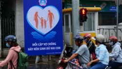 khuyen khich nam nu ket hon truoc 30 tuoi som sinh con khong nen ket hon muon