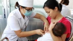 sau hon 1 thang tam dung ha noi trien khai tiem chung mo rong tro lai