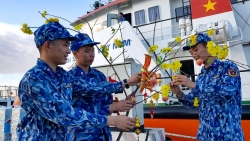 qua tet den som voi quan dan huyen dao truong sa va dao bach long vi