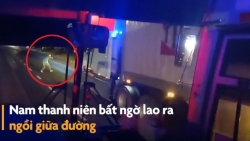 video nam thanh nien bat ngo lao ra duong chan dau xe khong cho di