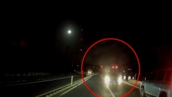 video ket cuc khong ngo cua chiec o to di vao lan nguoc chieu