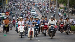 nhung dieu khien nguoi viet kho chiu trong mat du khach tay