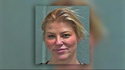 tho lam mong o my bi khach tat vao mat vi noi tieng viet voi dong nghiep