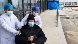 cu ong 91 tuoi nhiem virus corona o trung quoc khoi benh duoc xuat vien