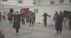 video bac si benh nhan vu han cung nhay mua lac quan truoc dich benh corona