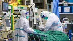 tam dich covid 19 vu han them 1 bac si tu vong vi nhiem virus tu benh nhan