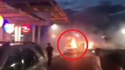 Ô tô bốc cháy dữ dội tại sân bay Đà Nẵng