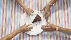 thoi quen chua lai mieng thuc an cuoi cung mieng si dien hay mieng nhuong nhin nhau