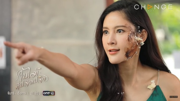 Phim "Chiếc lá cuốn bay" tập 16: Rungrong phát hiện Nira dùng nhiều thuốc hormone