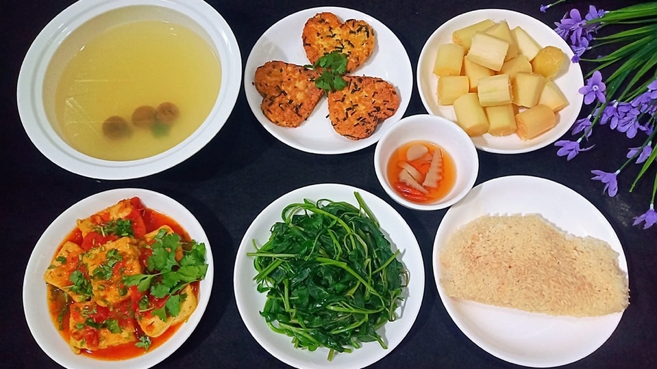 Chỉ chi 15 nghìn/bữa ăn, vợ chồng trẻ sớm có 300 triệu tiền tiết kiệm