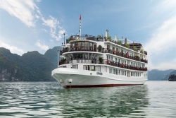 tau du lich tren vinh ha long se duoc gan sao