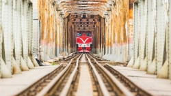 cnn cau long bien thanh diem chup anh dep an tuong sau khi ca phe duong tau dong cua