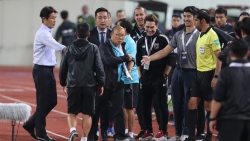 hlv thai lan xin loi thay park khang dinh se xem xet hanh vi kem van minh cua tro ly