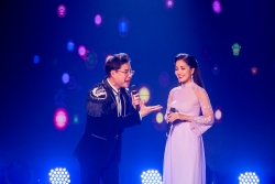 sau nu thuy huyen bien hoa da dang trong liveshow huyen ca