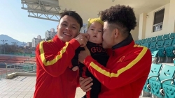 cau thu u23 viet nam duoc fan nhi 5 thang tuoi den tham tai han quoc