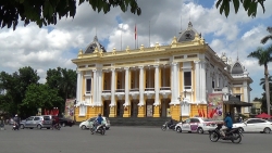 Nhà hát Lớn nằm trên con phố nào của Hà Nội?