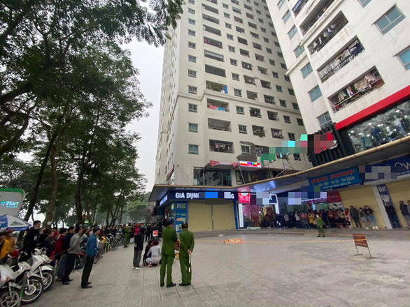 roi tu tang 15 chung cu linh dam mot nguoi tu vong