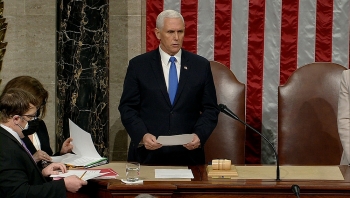 pho tong thong mike pence goi ong trump la ke phan boi