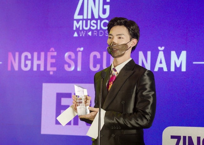 Erik 'bội thu' ở Zing Music Awards 2020