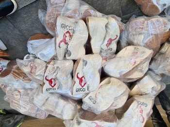 quan ly thi truong phat hien nhieu hang lau ngay truoc tet tan suu