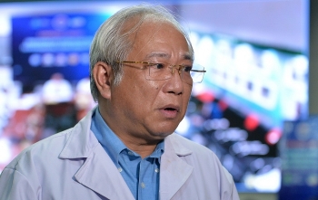 giam doc benh vien nhi trung uong dot tu