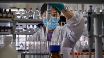Việt Nam sẽ nhận gần 5 triệu liều vaccine COVID-19 trong nửa đầu năm 2021