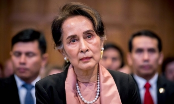 ba aung san suu kyi lan dau xuat hien sau chinh bien