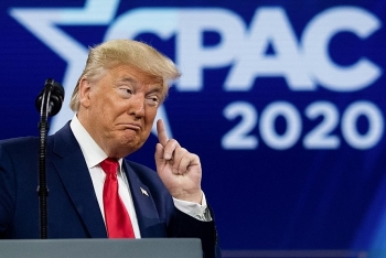 he lo thoi diem ong trump quyet dinh tai tranh cu