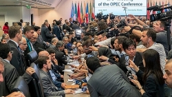 OPEC và Nga đạt được thỏa thuận cắt giảm sản lượng, giá dầu sẽ "trở lại"