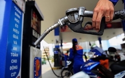 Giá xăng dầu tuần qua: Xăng trong nước tăng lên