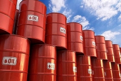 Giá xăng dầu tuần qua: Giao dịch dầu thô ở mức "thảm họa", giá trong nước có thể giảm sâu