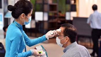 de xuat giam thoi gian cach ly voi hanh khach co ho chieu vaccine