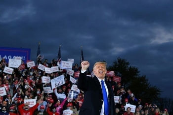 nguoi duoc ong trump chon de cung tai tranh cu la ai