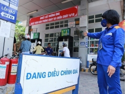 gia xang dau tuan qua xang trong nuoc khong thay doi dau the gioi chiu nhieu ap luc