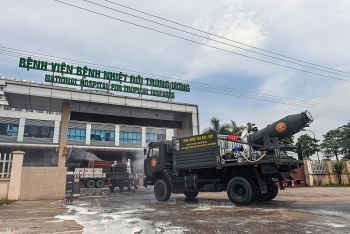 chum anh phun khu khuan trong khuon vien benh vien benh nhiet doi trung uong