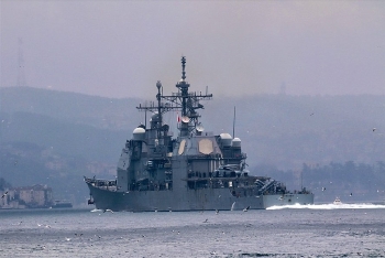 Chiến hạm Mỹ nổ liên tục 30 phát súng cảnh cáo Iran