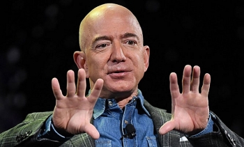 Tỷ phú Jeff Bezos từ chức CEO Amazon