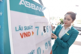 ngan hang thua tien lai suat tiep tuc giam