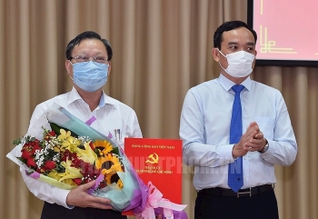 tp hcm bo nhiem 4 can bo cap quan huyen