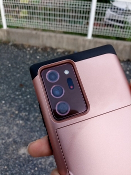 Galaxy Note 20 bị người dùng 'tố' lỗi ở cụm camera sau