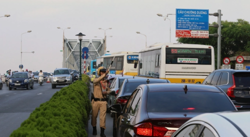 ha noi thay doi phan luong hang loat tuyen pho