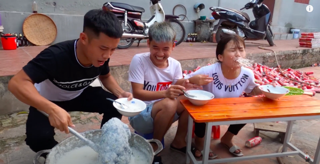 con trai ba tan vlog bi phat 75 trieu dong do dang tai video nau ga nguyen long