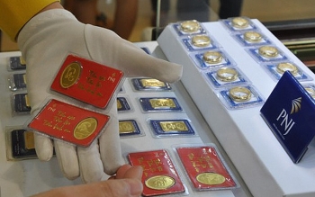 gia vang hom nay 1102020 vang quay dau giam sau nhieu phien tang bat thuong