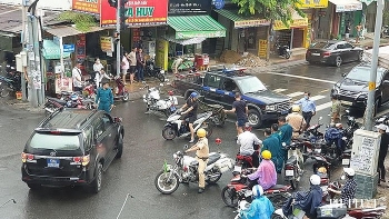 tp hcm nu quai cuop ngan hang 2 ty roi tau thoat