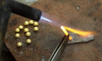 gia vang hom nay 16102020 vang giam nhe lay da tang tro lai