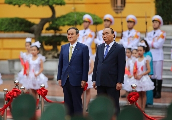 Thủ tướng Nguyễn Xuân Phúc đón tiếp Thủ tướng Nhật Bản Suga Yoshihide